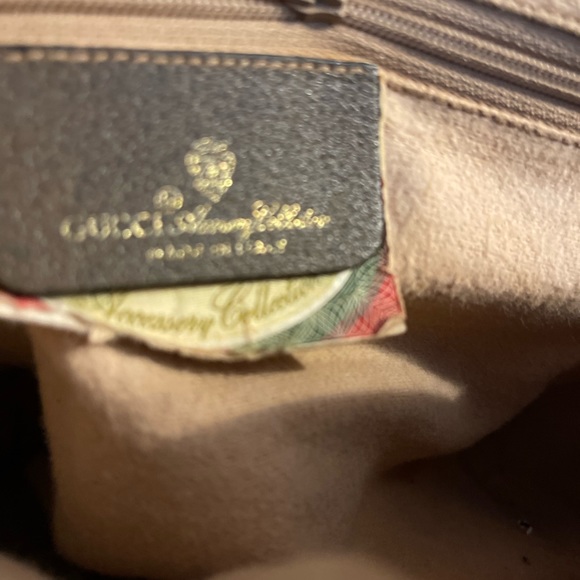 Authentic Vintage Gucci Cross Body”Beautiful preloved please look at all photos. - Picture 7 of 12
